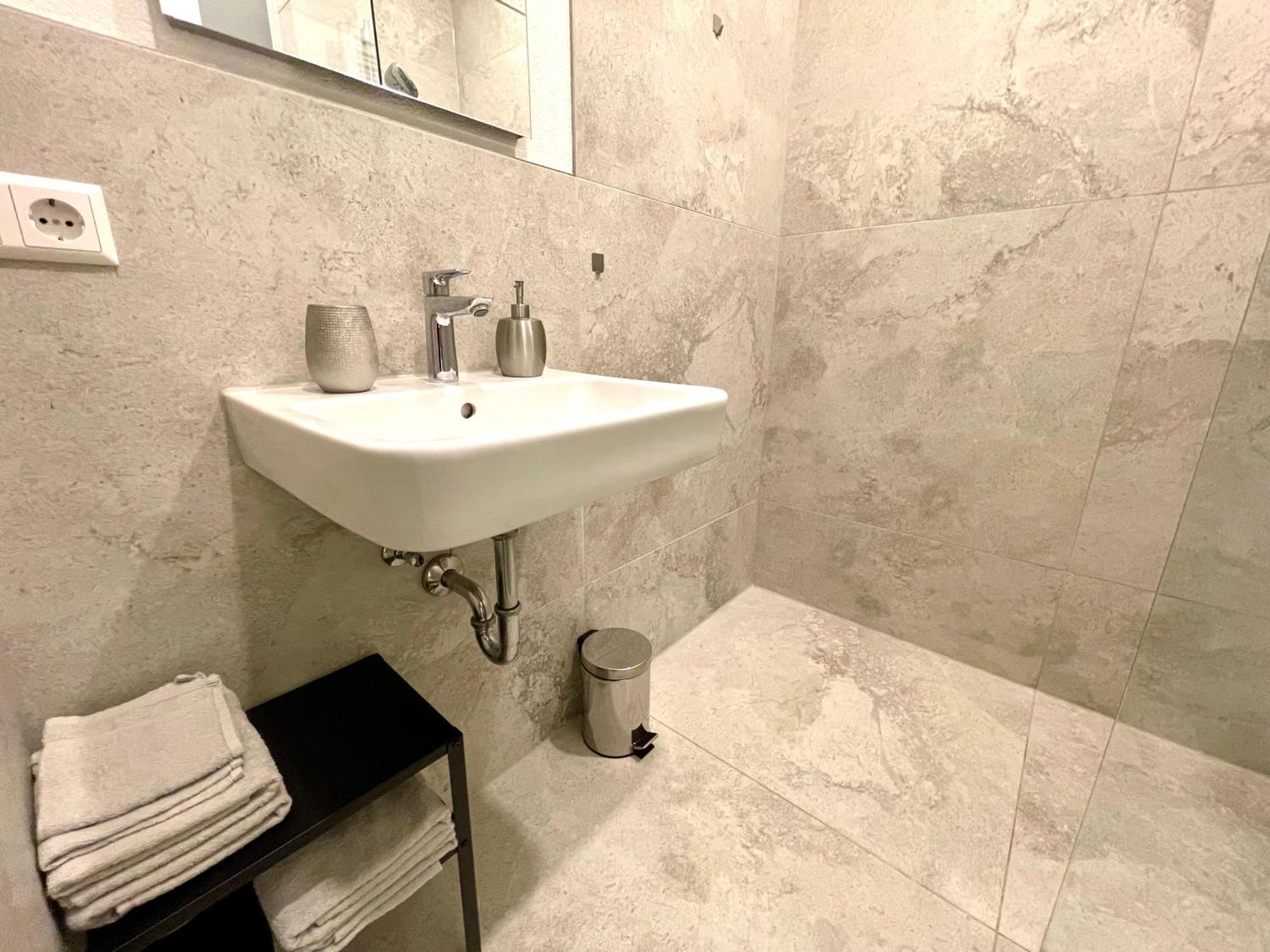Neu Wunderschoenenes Weisses Apartament Am Schloessle Zentrum Goldstadt بفورتسهايم المظهر الخارجي الصورة