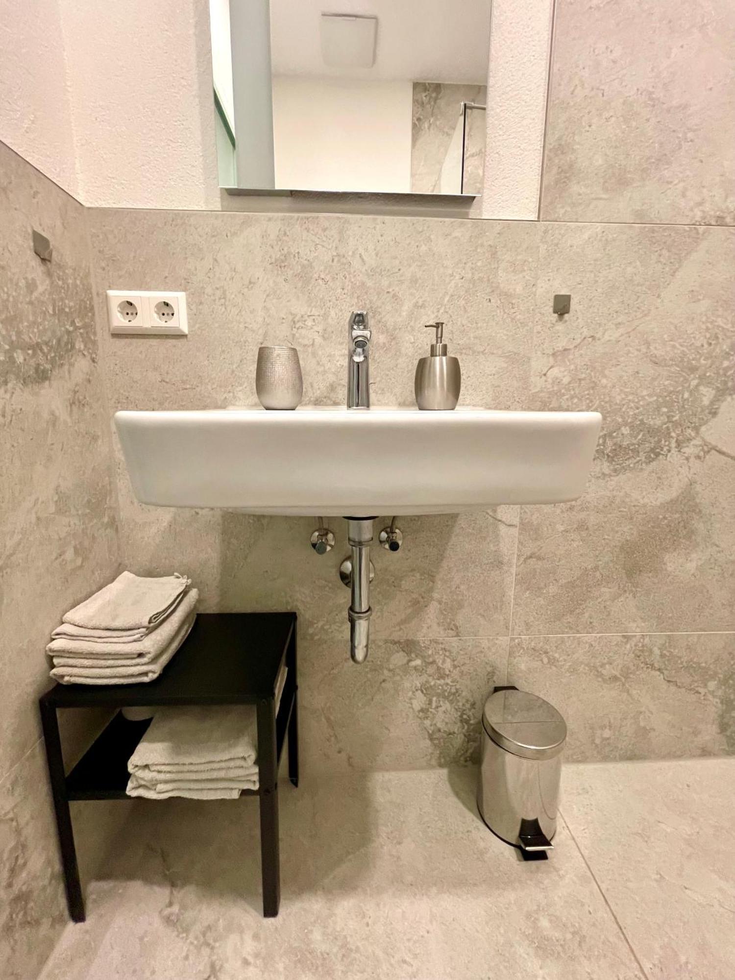 Neu Wunderschoenenes Weisses Apartament Am Schloessle Zentrum Goldstadt بفورتسهايم المظهر الخارجي الصورة