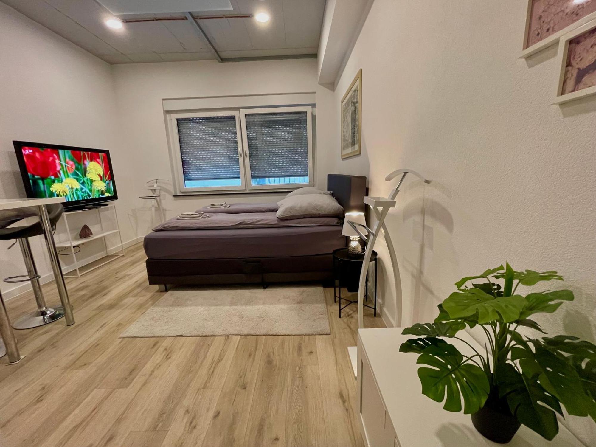 Neu Wunderschoenenes Weisses Apartament Am Schloessle Zentrum Goldstadt بفورتسهايم المظهر الخارجي الصورة