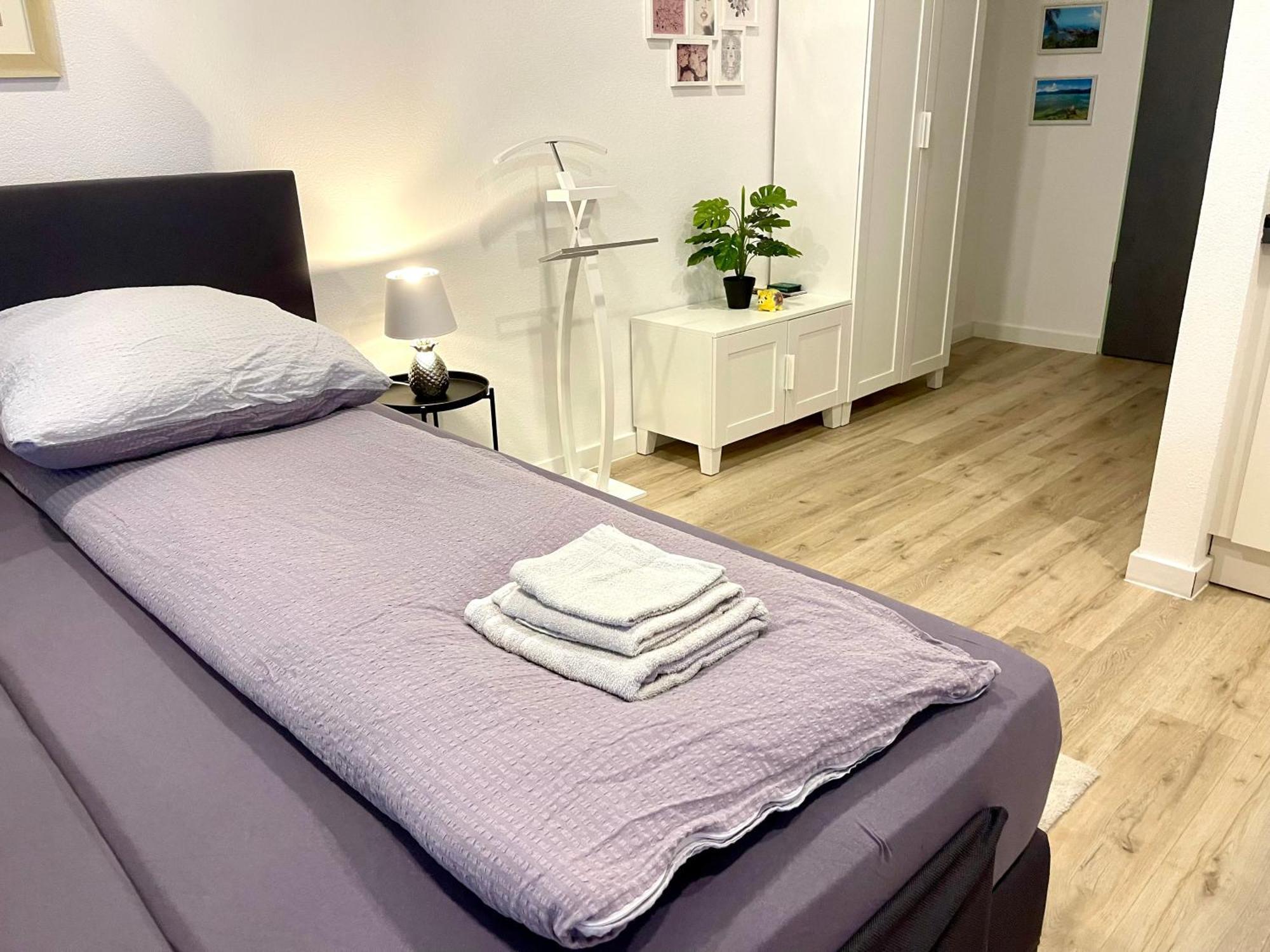 Neu Wunderschoenenes Weisses Apartament Am Schloessle Zentrum Goldstadt بفورتسهايم المظهر الخارجي الصورة