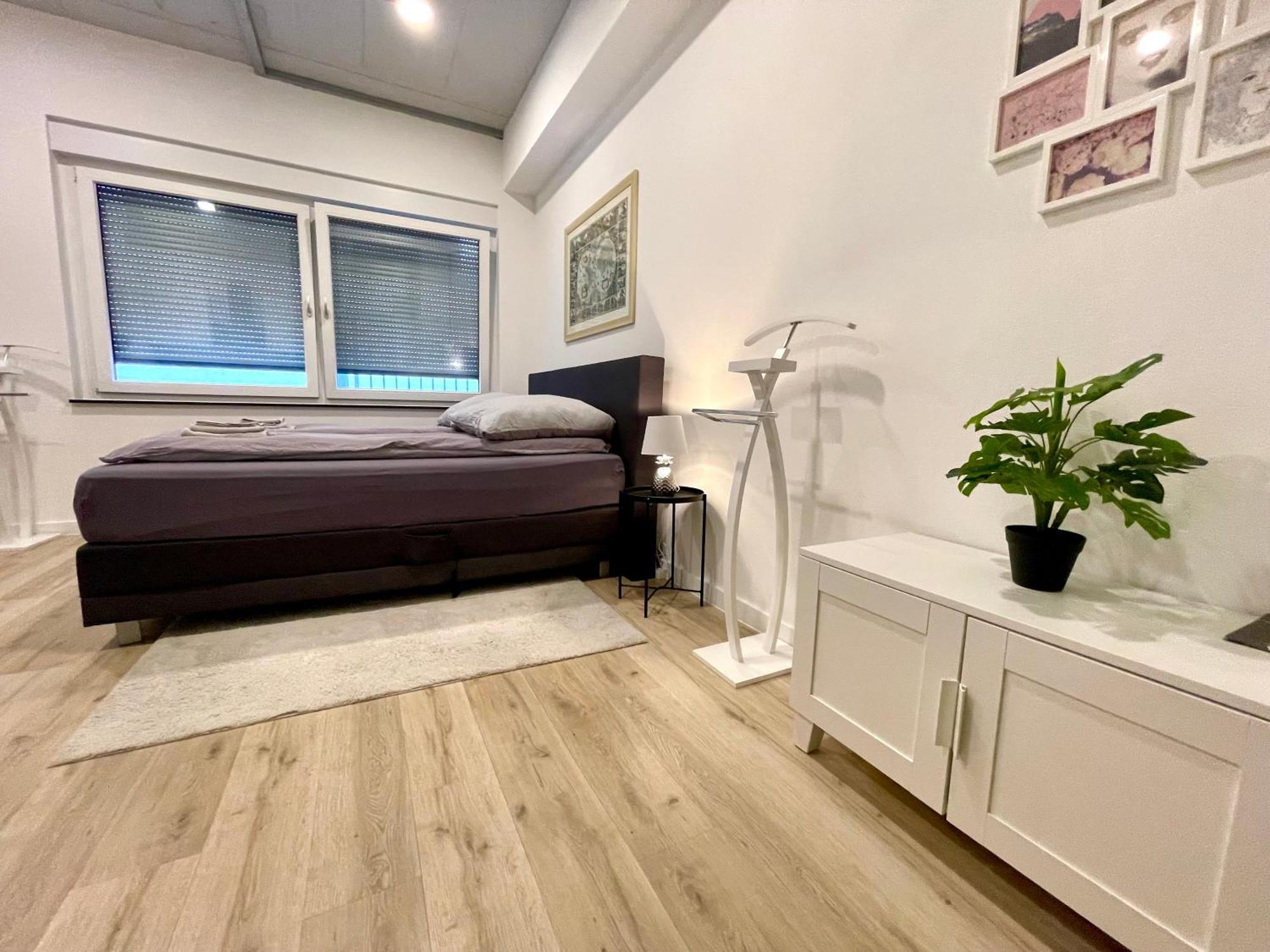 Neu Wunderschoenenes Weisses Apartament Am Schloessle Zentrum Goldstadt بفورتسهايم المظهر الخارجي الصورة