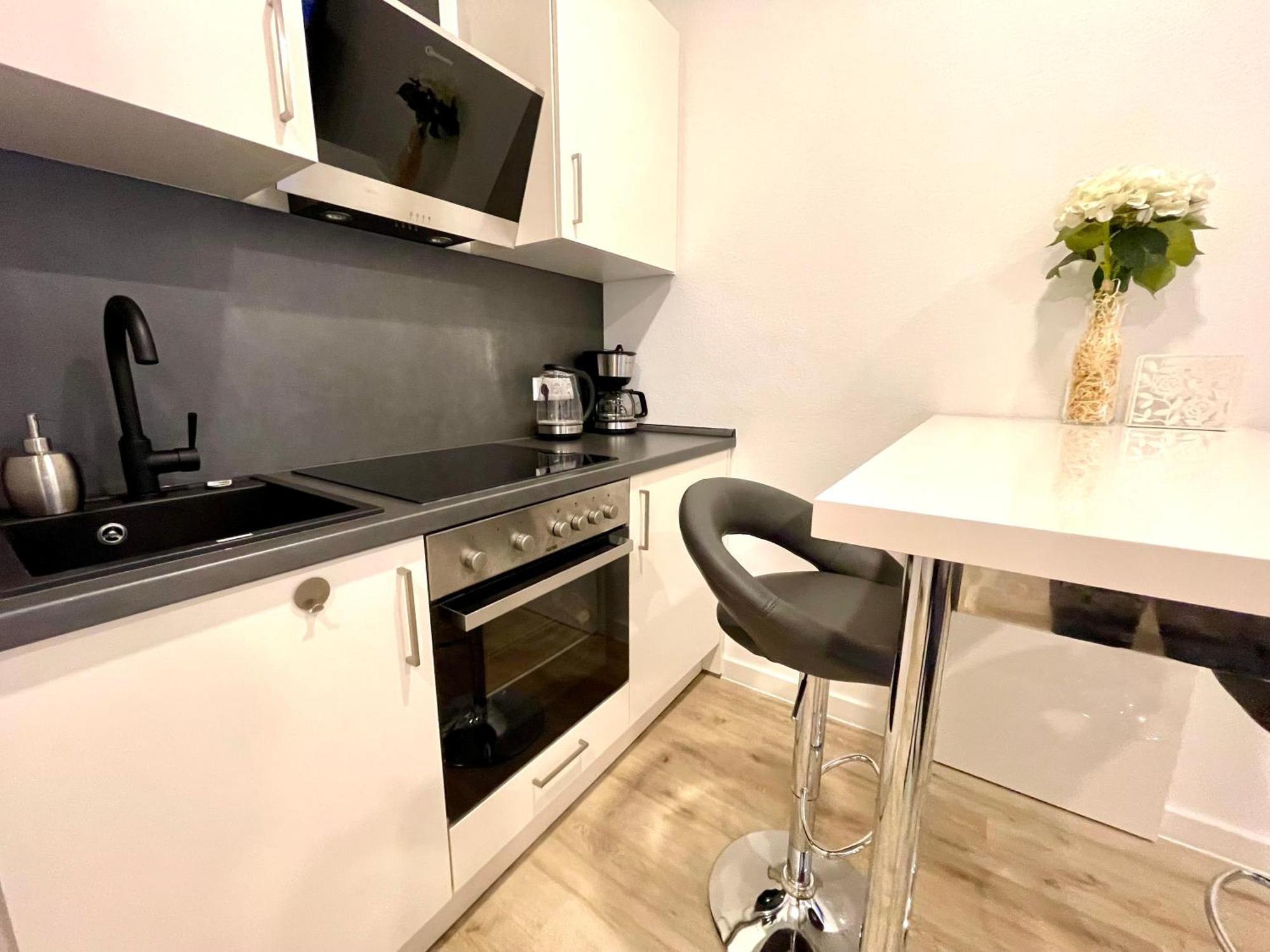 Neu Wunderschoenenes Weisses Apartament Am Schloessle Zentrum Goldstadt بفورتسهايم المظهر الخارجي الصورة